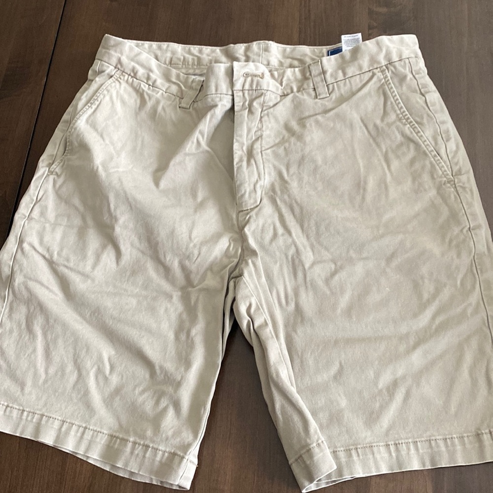 Vineyard Vines Mens Khaki shorts